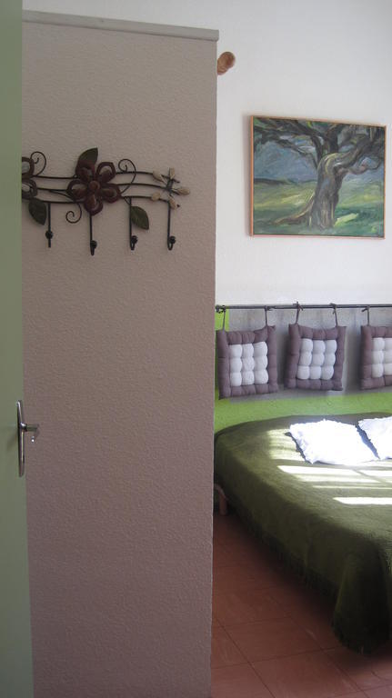 La Trobada Hotel Escaro Bilik gambar
